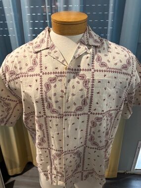 American Eagle Outfitters Cream Short-Sleeve Bandana Print Shirt